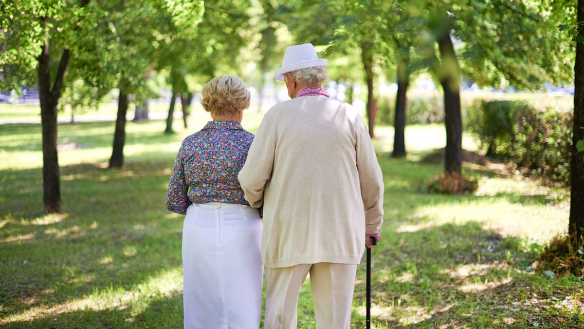 Tras 70 años de amor, mueren el mismo día en su jardín