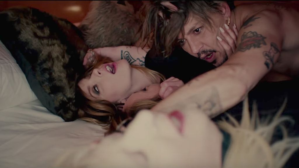 Las 50 sombras de Johnny Depp y Marilyn Manson: ¡montan una orgia en un videoclip!