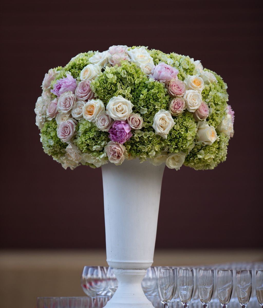 Ramos de flores en tonos pastel por doquier