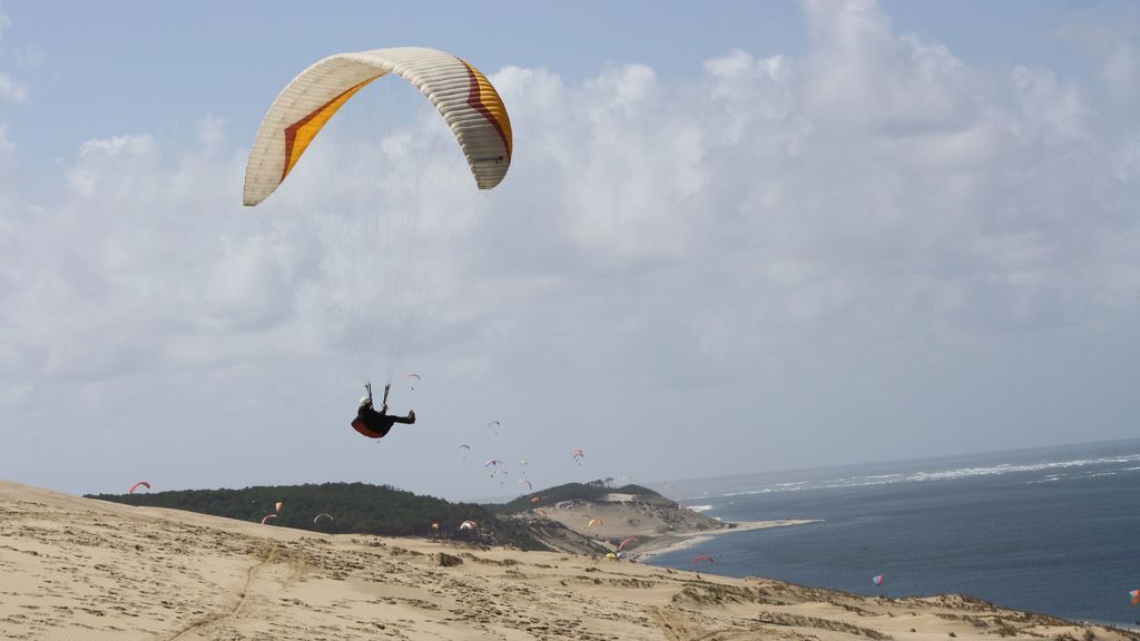 Fallece un parapentista en una competición de vuelo entre Chiclana y Vejer (Cádiz)