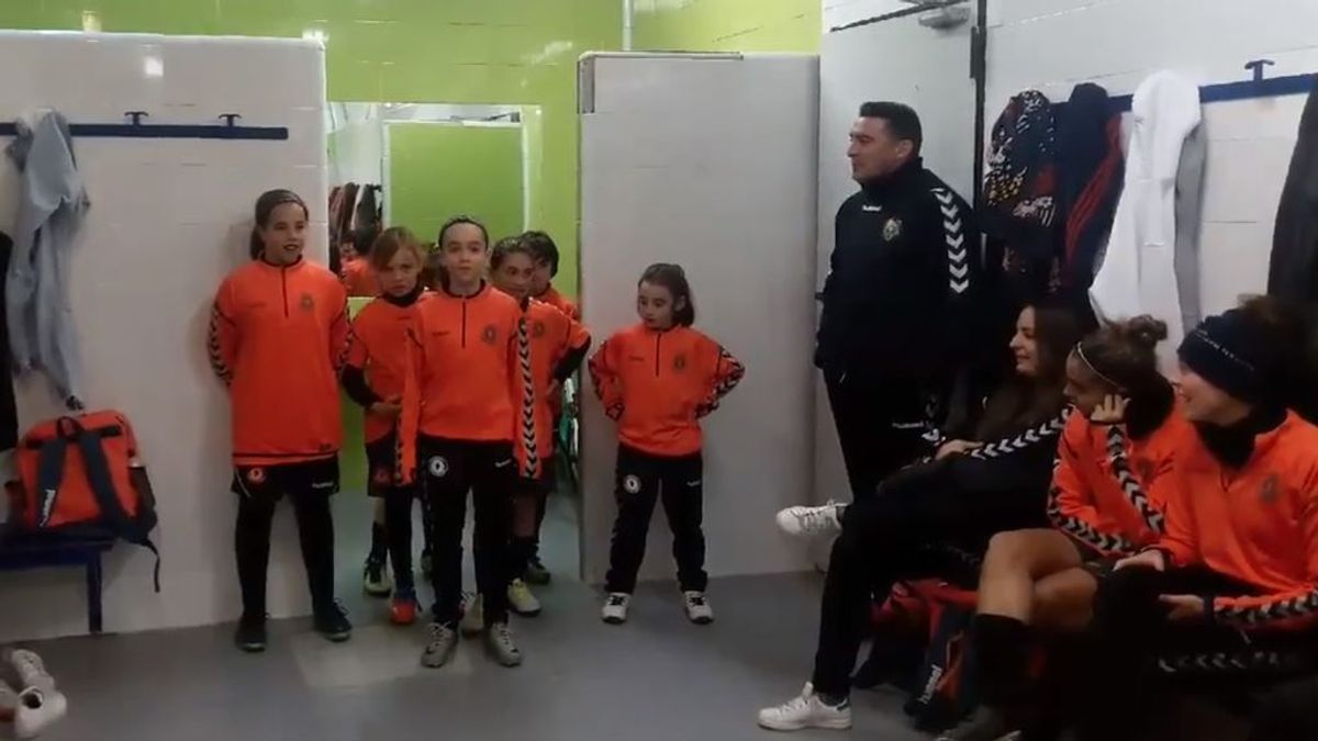 ¡El momento más tierno! Las palabras de ánimo de las niñas de la cantera a la primera plantilla del Zaragoza CFF ¡El momento más tierno! Las palabras de ánimo de las niñas de la cantera a la primera plantilla del Zaragoza CFF