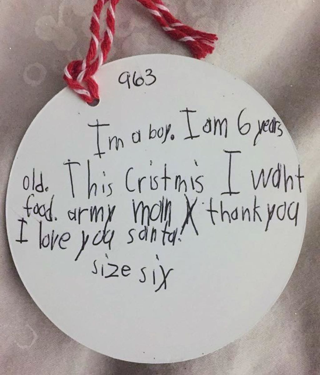 Otro escribió: "Soy un chico. Tengo 6 años. Estas Navidades quiero comida, gracias. Te amo Santa."