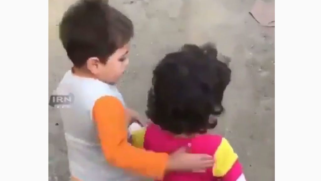 La amistad y el amor entre dos niños, en un vídeo grabado en Irán después del terremoto