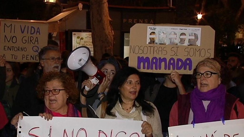 “Nosotras sí somos manada”: Salen a la calle para apoyar a la víctima de la supuesta violación en Sanfermines