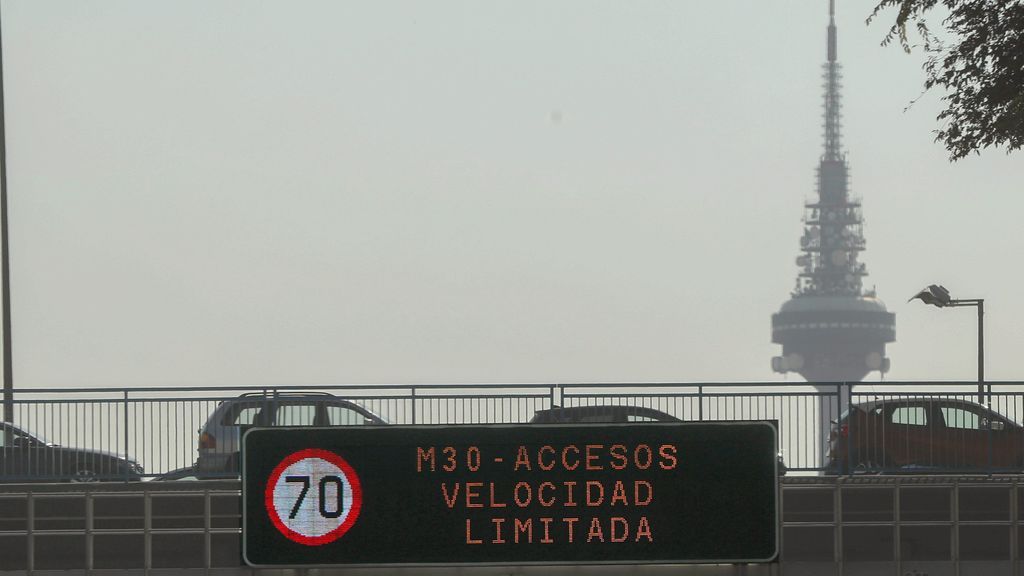 Sigue la prohibición de ir a más de 70 km/h por alta contaminación en Madrid