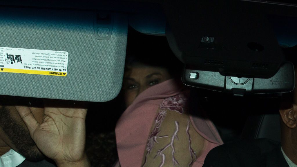 Tina Knowles llegaba en el mismo coche que Beyoncé: se entrevé su estilismo rosa