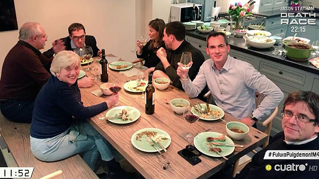 Última imagen de Puigdemont cenando la noche antes de la vista de la extradición