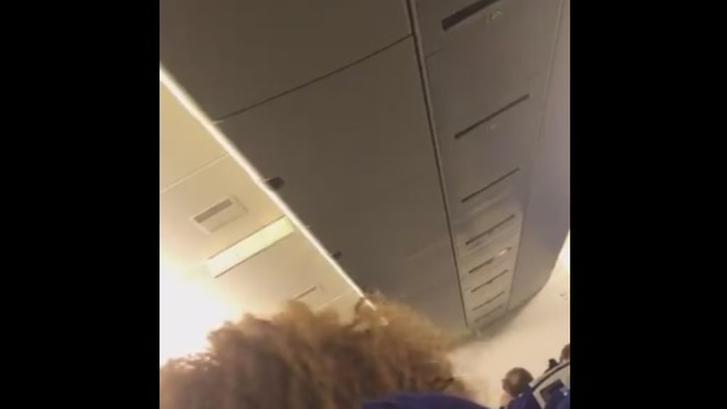 Una mujer soportó este molesto ruido durante 10 horas de vuelo