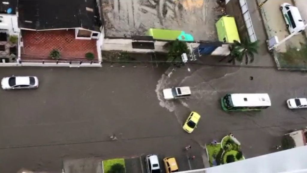 El caos se apodera de Colombia tras tres horas de lluvias continuadas