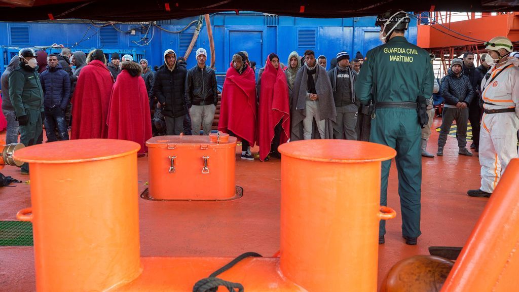 Oleada histórica de inmigrantes en Murcia: medio centenar de pateras llegan a Cartagena en un día