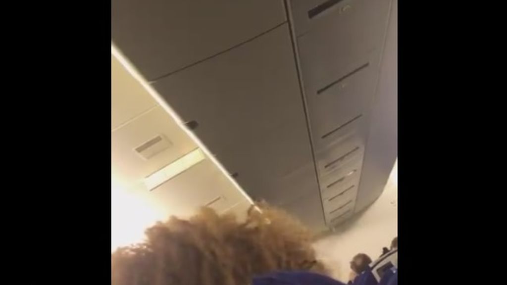 Una mujer soportó este molesto ruido durante 10 horas de vuelo