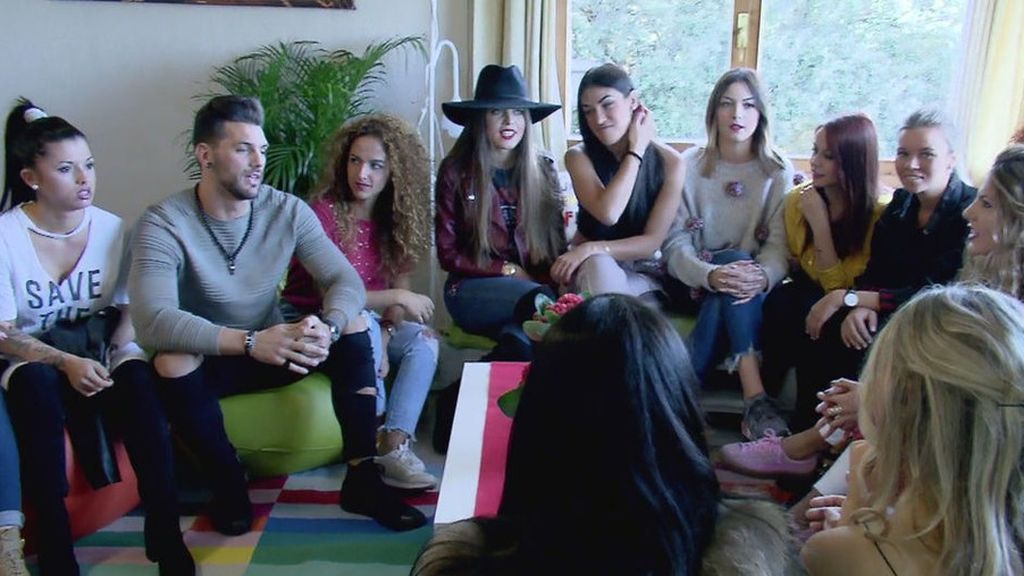 Las pretendientas de Albert y Barranco visitan la 'Casa de los Tronistas'