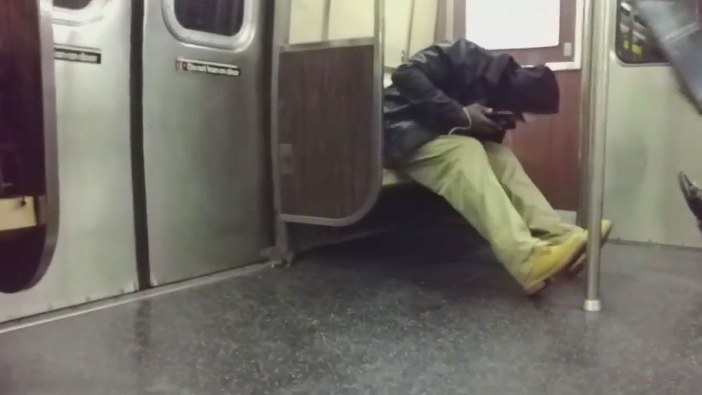 Una rata provoca el pánico en un vagón del Metro de Nueva York