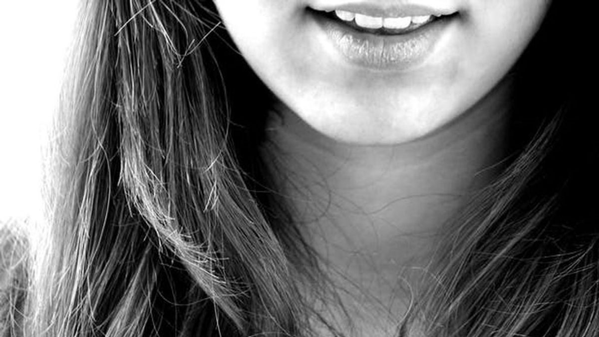 smile-laugh-girl-teeth-69833