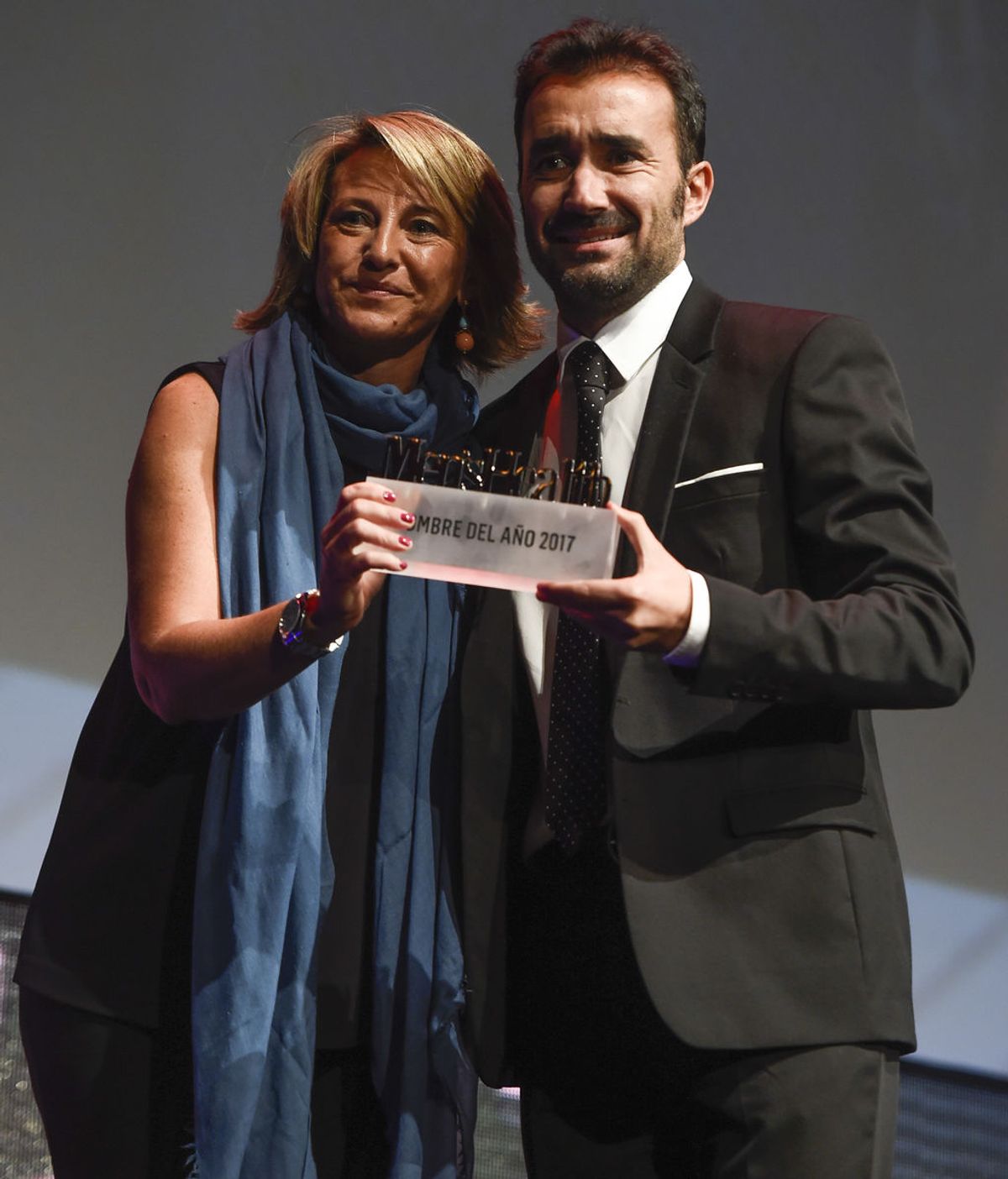 Juanma Castaño recibe el premio al 'Comunicador Deportivo del Año' en los 'Men’s Health 2017'