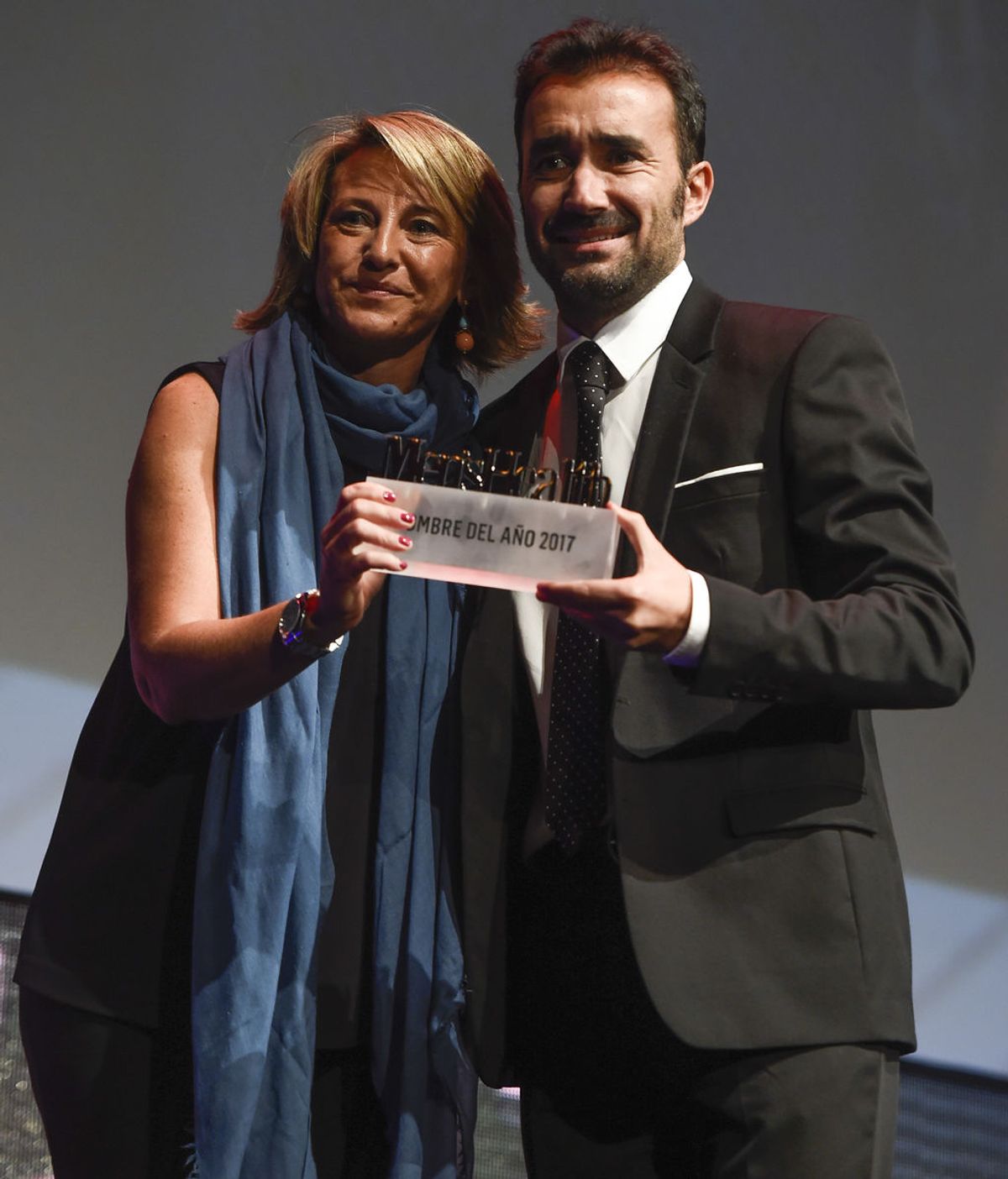 Juanma Castaño recibe el premio al 'Comunicador Deportivo del Año' en los 'Men’s Health 2017' Juanma Castaño recibe el premio al 'Comunicador Deportivo del Año' en los 'Men’s Health 2017'