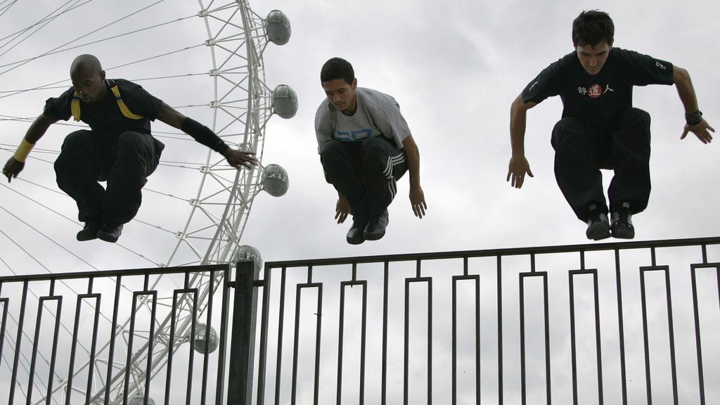 ¿Convertir el parkour en deporte competitivo o preservar su esencia urbana?