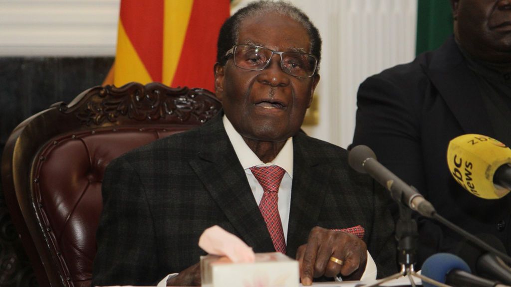 Robert Mugabe dimite como presidente de Zimbabue