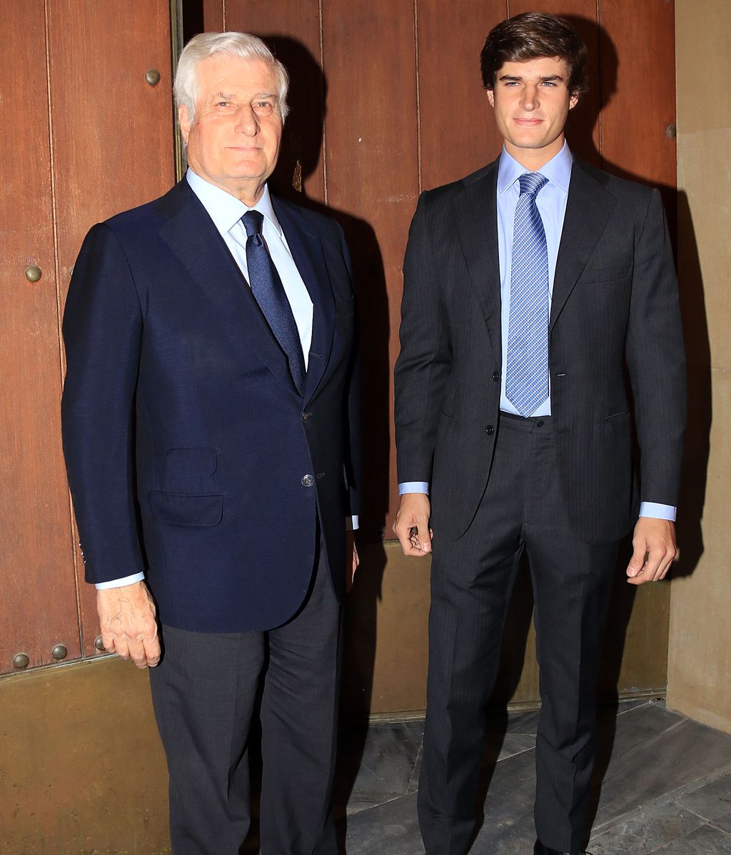 El Duque de Alba, Carlos Fitz-James Stuart, fue acompañado por su hijo