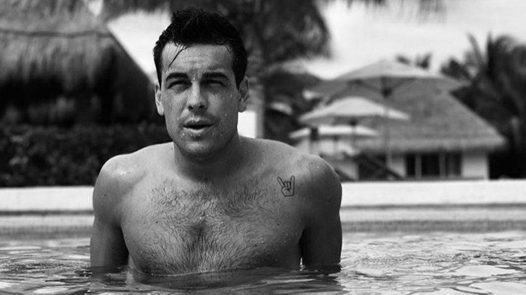 Mario Casas felicita a su "media naranja": "La mujer más bonita del mundo"