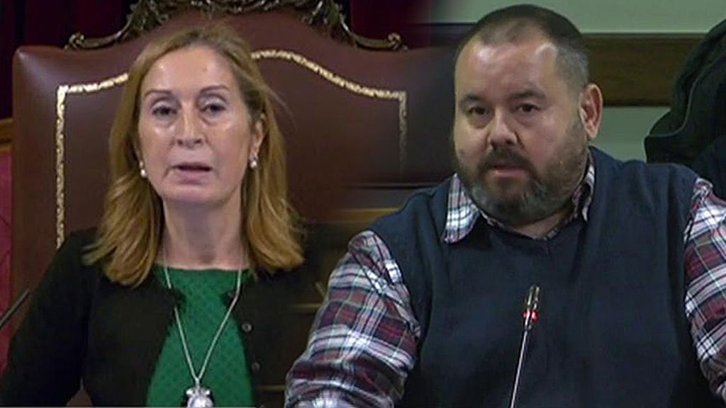 La enganchada de Joan Mena con Ana Pastor en el Congreso