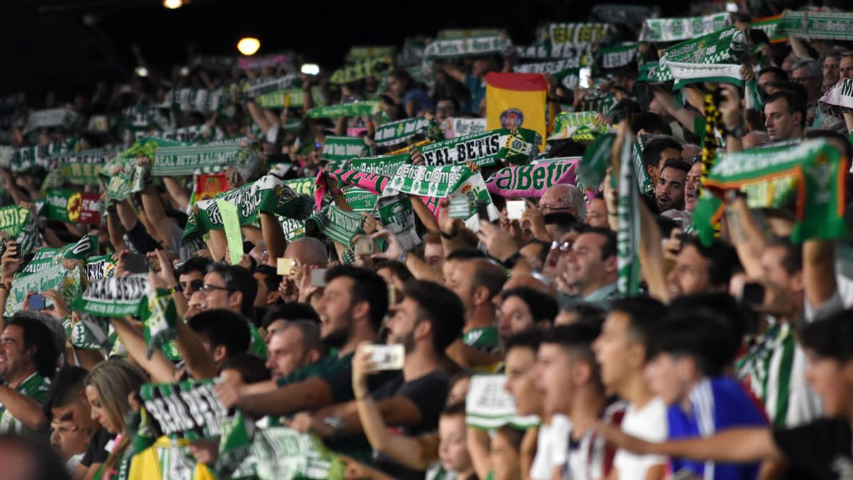 "En esta batalla los colores y la rivalidad no existen": el beticismo manda todo su apoyo a Berizzo, entrenador del Sevilla "En esta batalla los colores y la rivalidad no existen": el beticismo manda todo su apoyo a Berizzo, entrenador del Sevilla