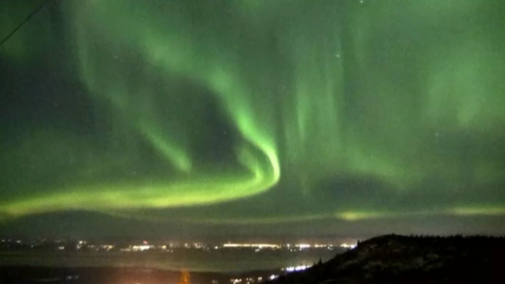 El cielo de Alaska se ilumina por las auroras boreales