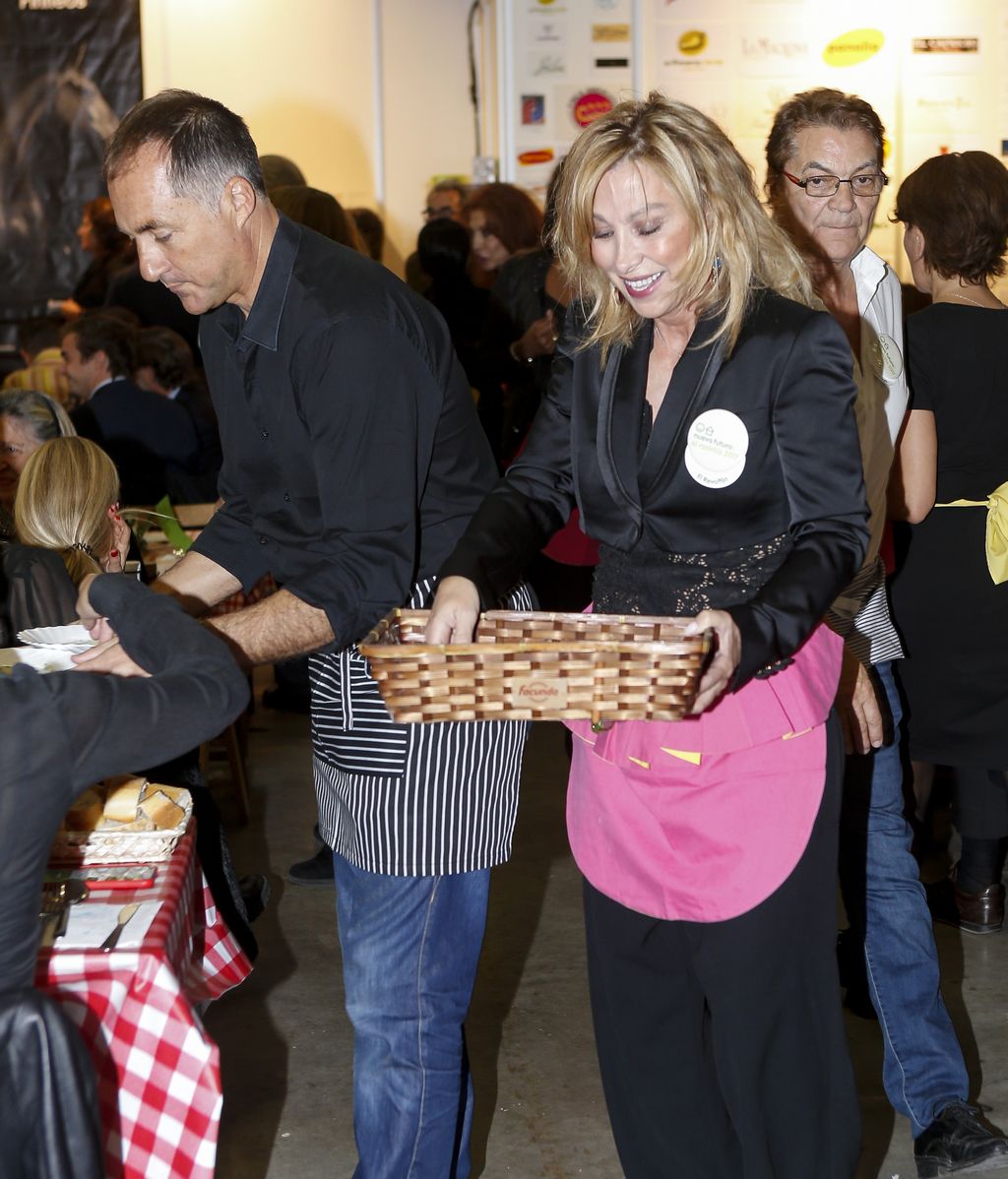 María de Mora fue otra de las celebs que se enfundó el delantal customizado