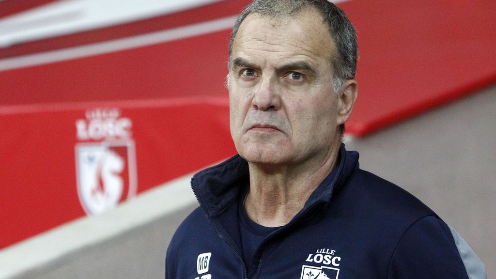 Marcelo Bielsa, sancionado por su equipo por visitar en el Hospital a su ayudante con cáncer de estómago