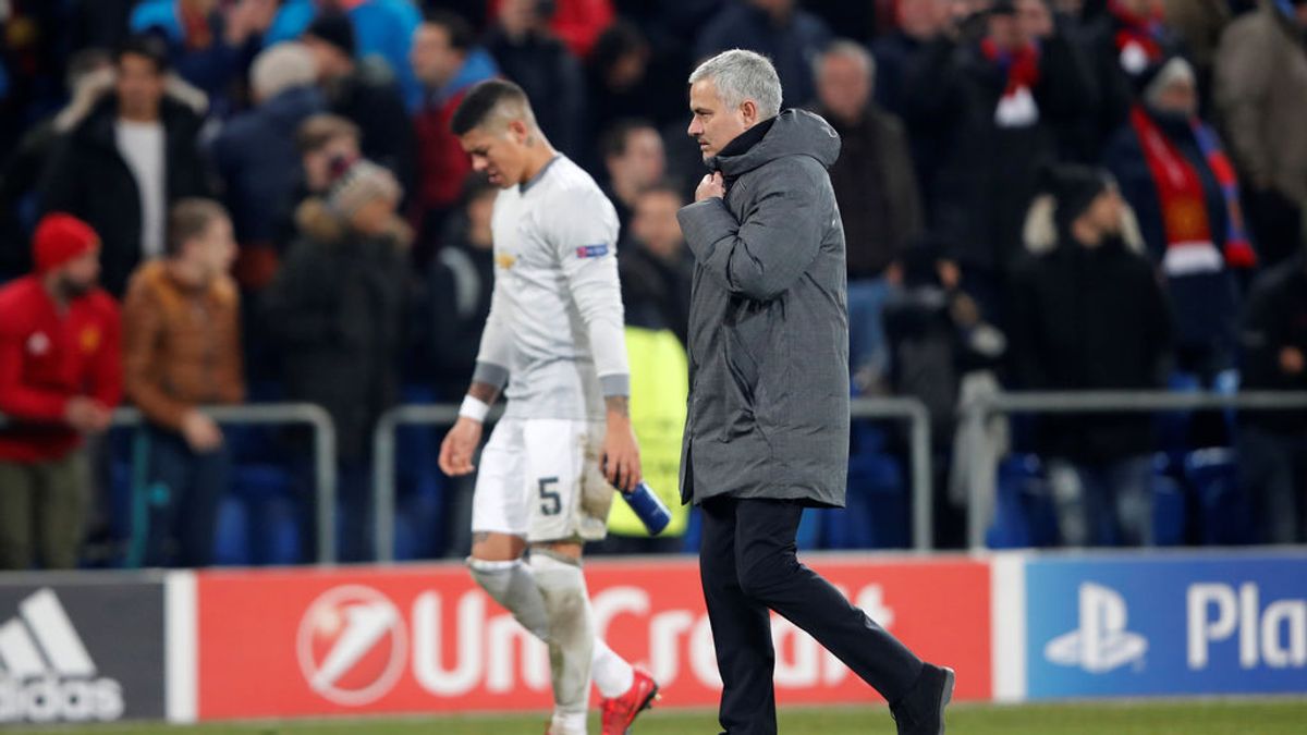 Mourinho vuelve a criticar y señalar a un jugador en rueda de prensa Mourinho vuelve a criticar y señalar a un jugador en rueda de prensa