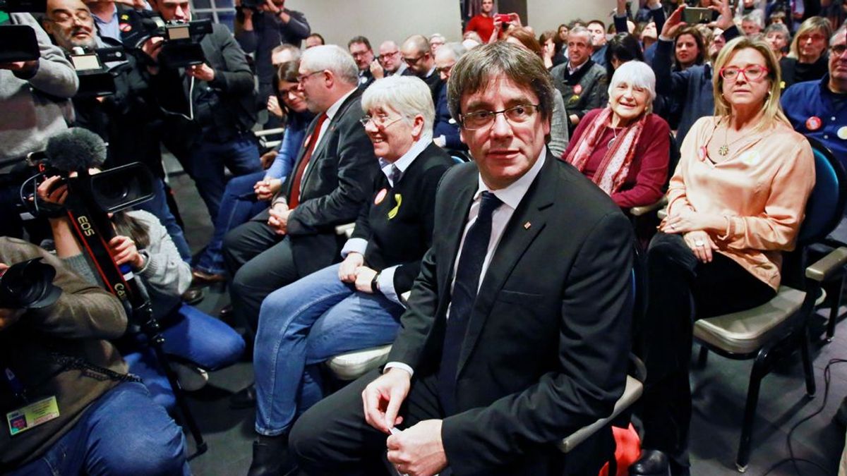 El expresidente de la Generalitat, Carles Puigdemont, ofrece una rueda de prensa en Brujas (Bélgica)