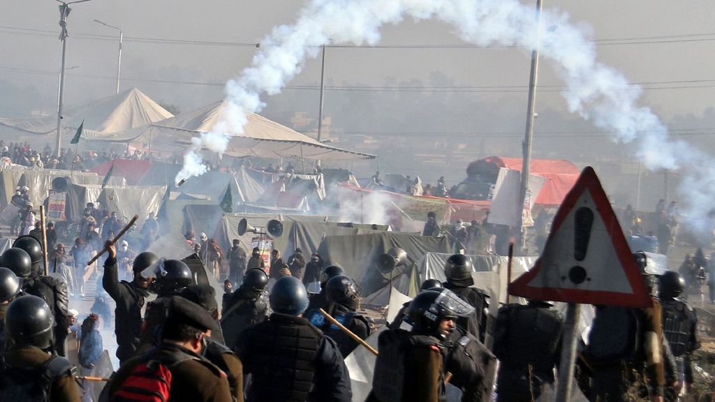 Al menos 40 personas heridas en una protesta islamista en Pakistán