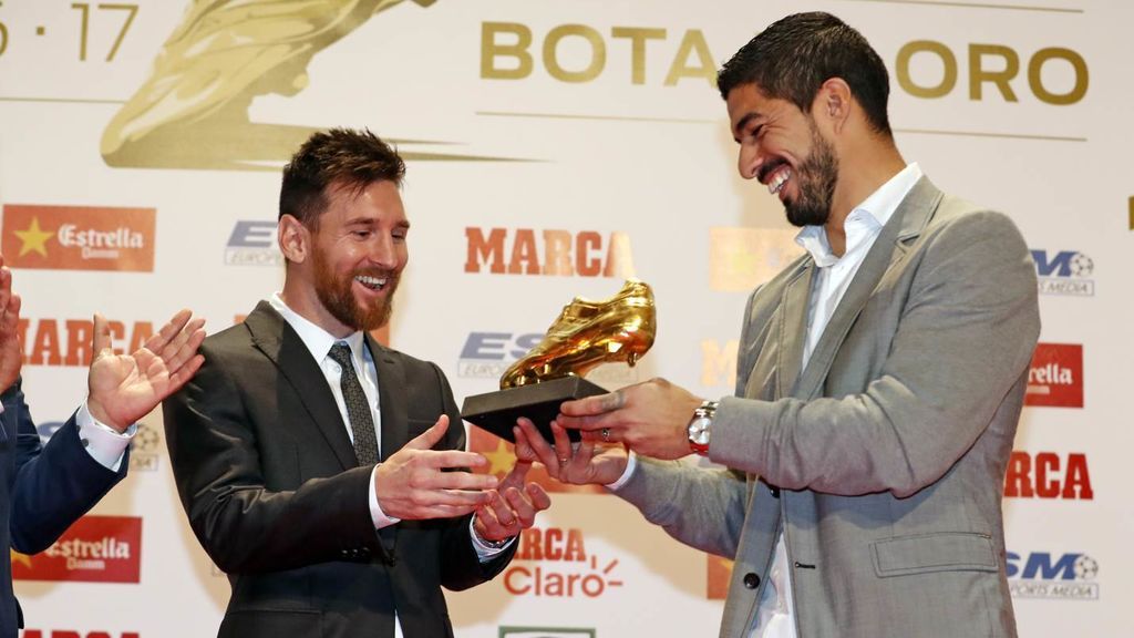 Messi y la cariñosa entrega de la bota de oro de Luis Suárez