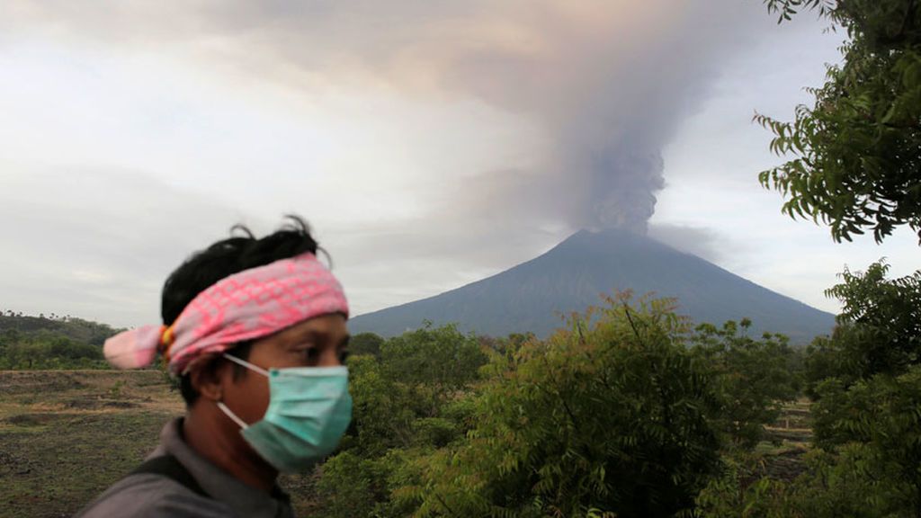 La actividad del volcán Agung obliga a decretar la alerta máxima en Bali