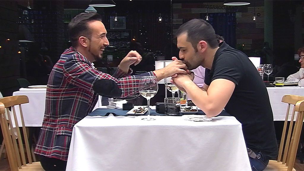 ¡Sube la temperatura! Los momentos más calientes de la cita entre Juan y Manuel