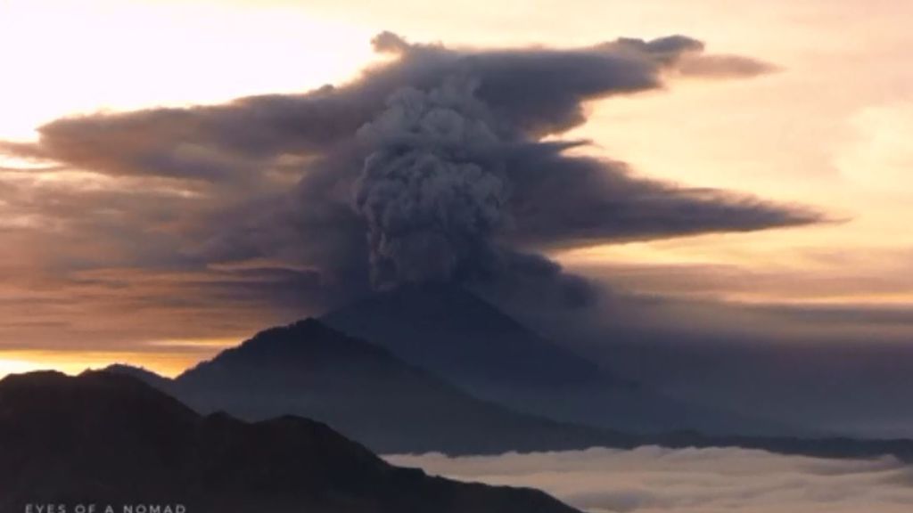 Alerta en Bali por la erupción del volcán Agung