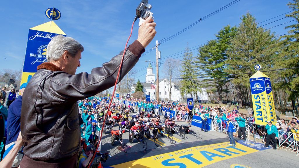 Perdió las piernas en el atentado de Boston, tres años después volvió al mismo lugar y cruzó la meta de la maratón