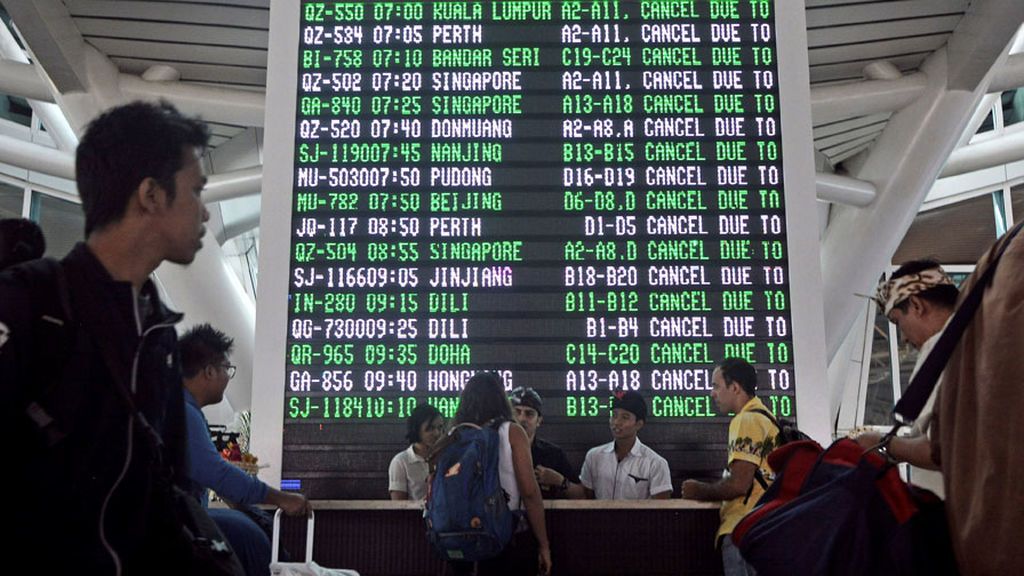 La erupción del volcán Agung obliga a cancelar miles de vuelos en los aeropuertos de Bali