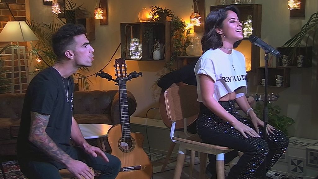 La cantante californiana Becky G visita el restaurante de 'First dates'.