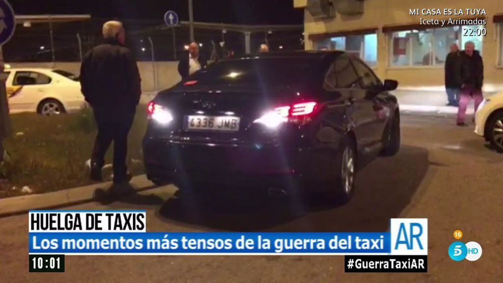 Los momentos más tensos en la anterior huelga de taxistas contra conductores de Uber