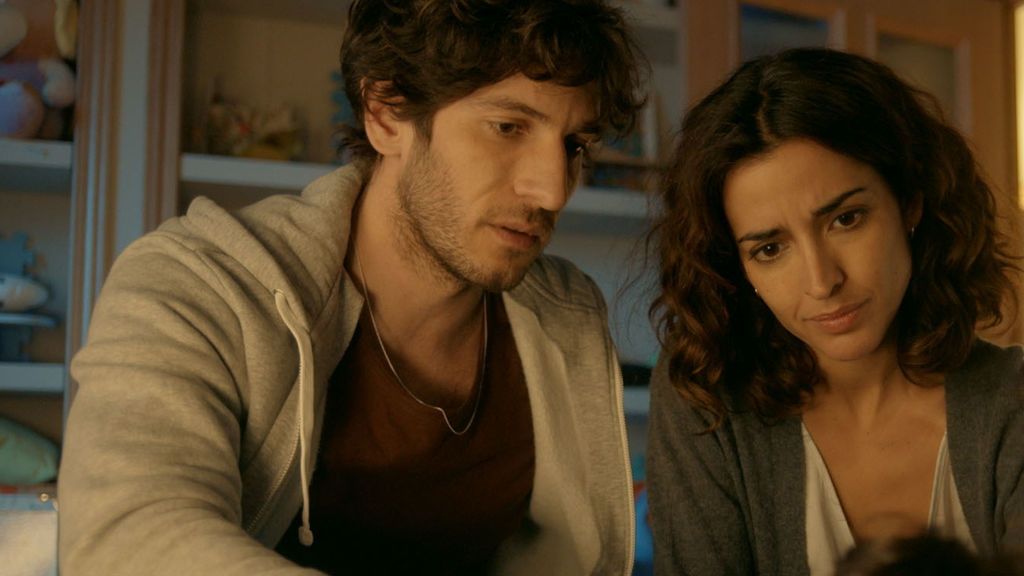 Los actores Quim Gutiérrez (José) e Inma Cuesta (Lucía) en 'El accidente'.