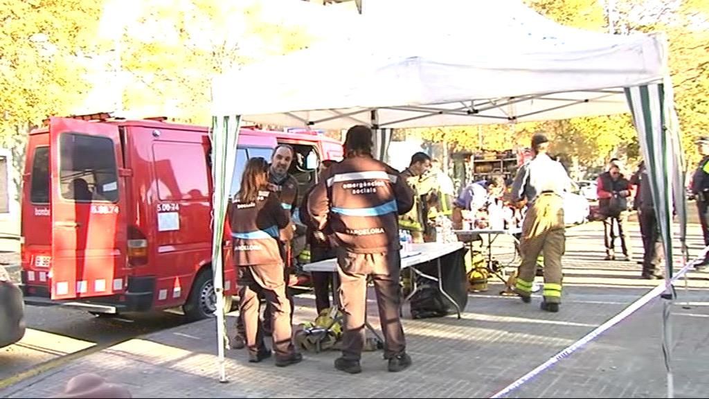 Un hombre muere por una explosión en un coche en un parking de Viladecans