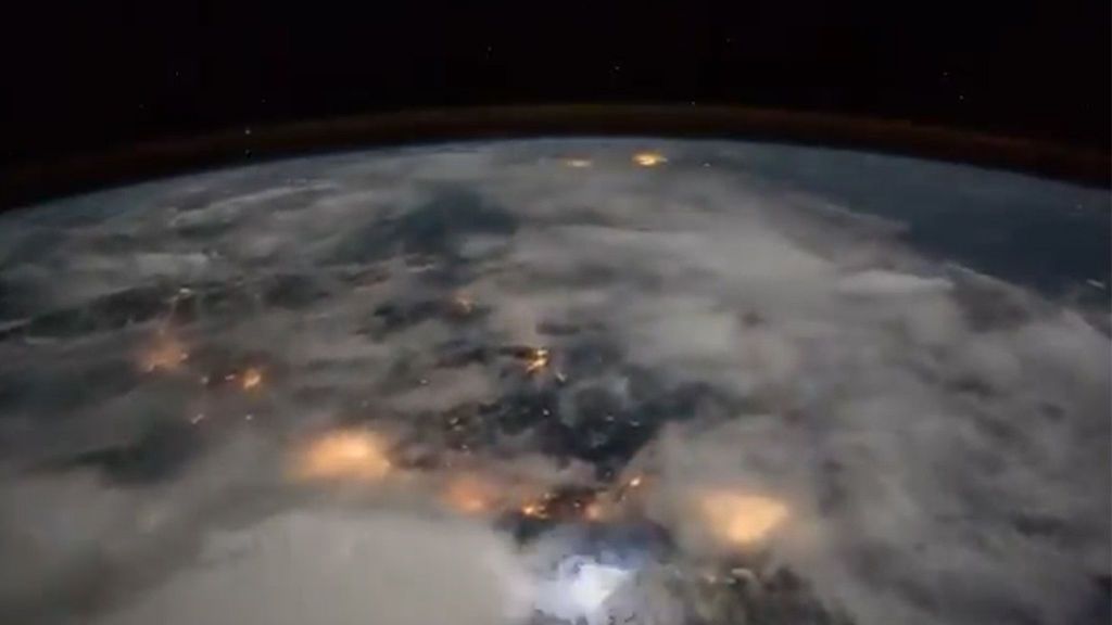 Así ve un astronauta una tormenta eléctrica desde el espacio