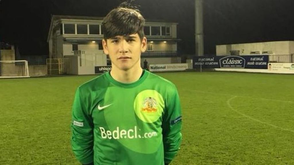 Debuta en un equipo de primera división de Irlanda del Norte… ¡con solo 14 años! Debuta en un equipo de primera división de Irlanda del Norte… ¡con solo 14 años!
