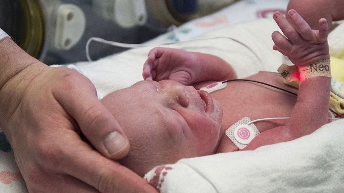 Nace el primer bebé de un útero trasplantado en EEUU