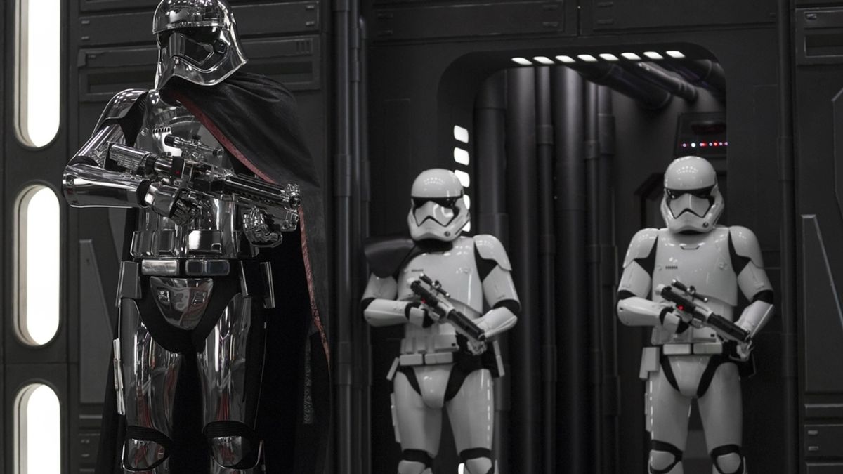 Las espadas láser, el disfraz de Darth Vader y el robot BB-8 Sphero entre los objetos de Star Wars que arrasan