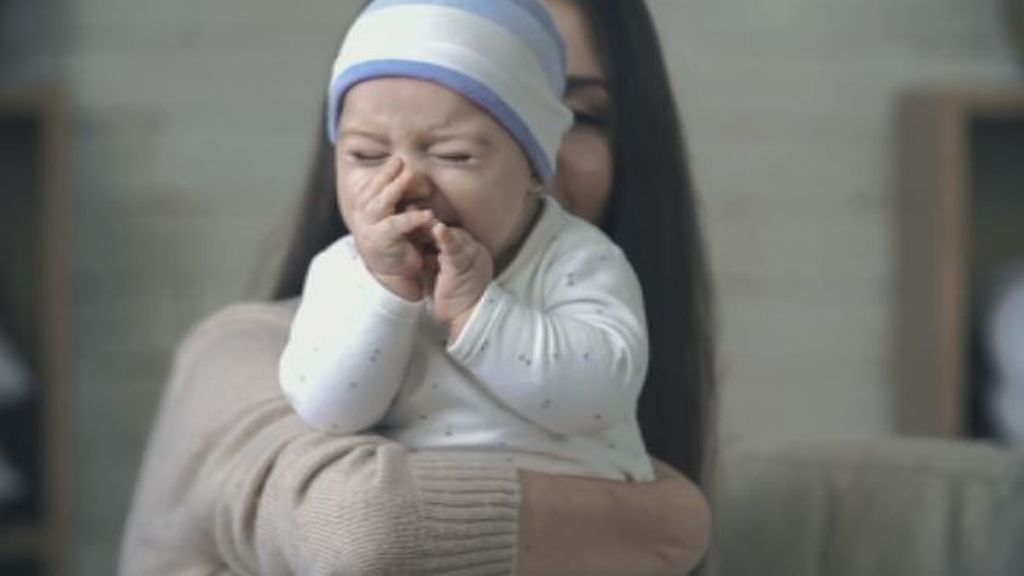 Zarandear bruscamente a un bebé para calmar su llanto, puede matarlo