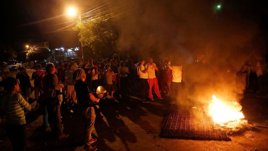 Miles de hondureños protestan en las calles por un supuesto fraude electoral