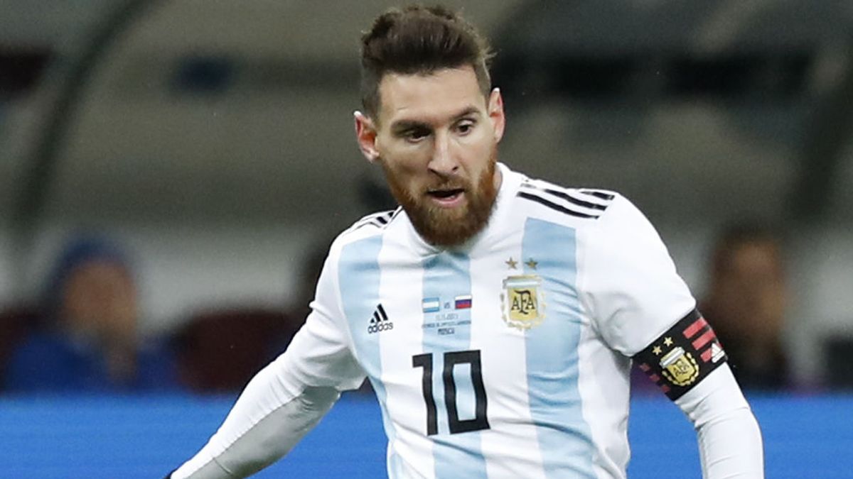 ¡Lamentable! Le cortan las piernas a la estatua de Messi en Argentina