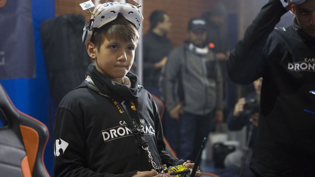 ¡Sorpresa en Valencia! Erick Carratalá supera al campeón de España de carreras de drones, Álex Zamora